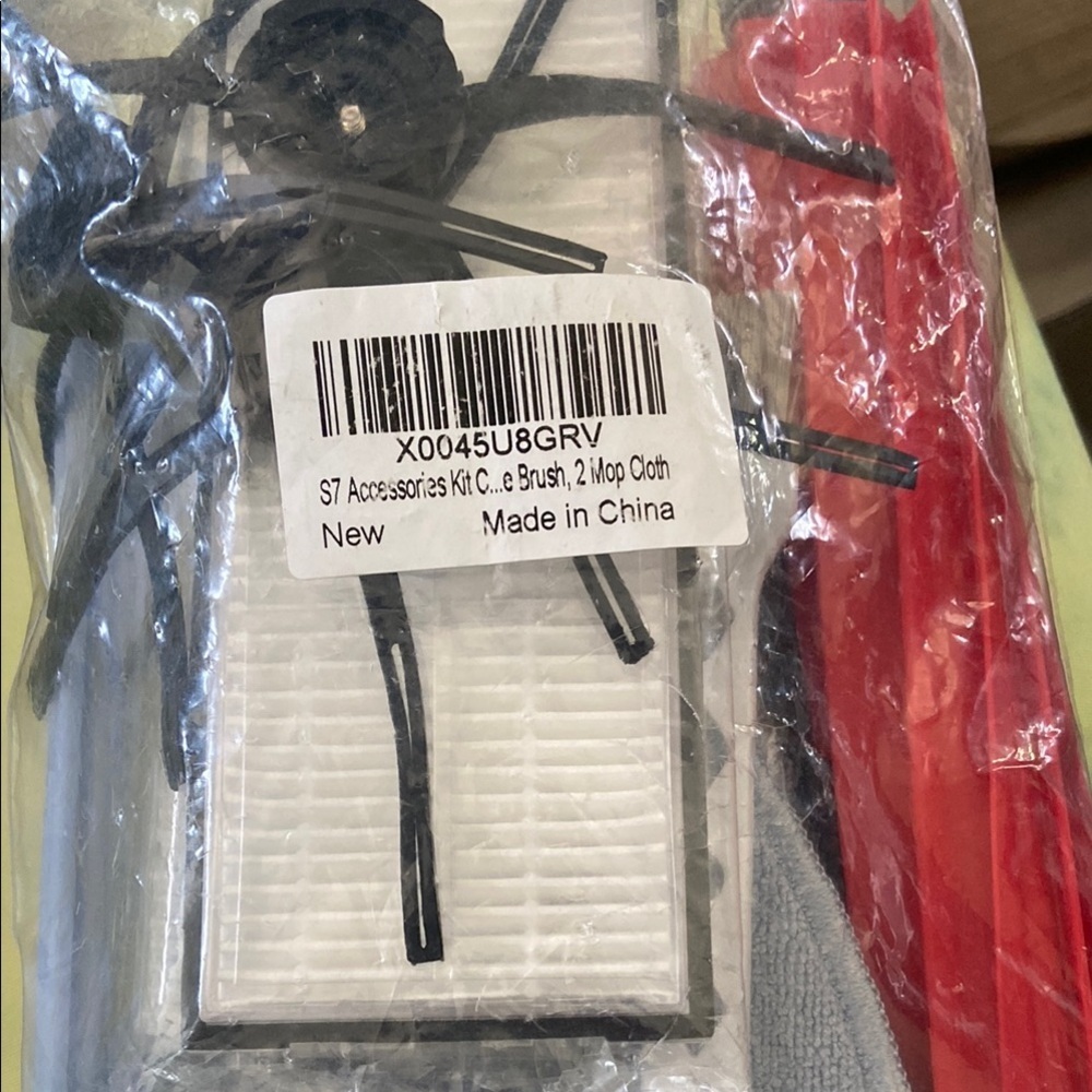 Accessory Kit with Red and Black Components - Picture 5 of 16